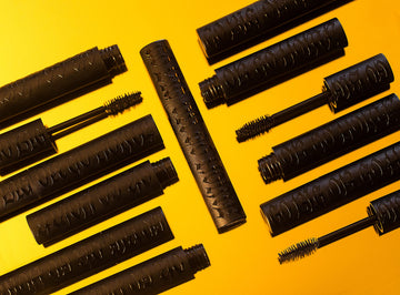 Kat Von D Go Big or Go Home, duración todo el día, pestañas definidas y sin manchas.