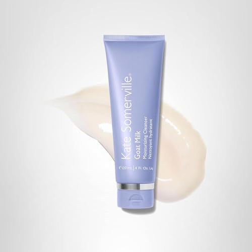 Ritual de cuidado facial con Goat Milk Cleanser para relajación y confort.