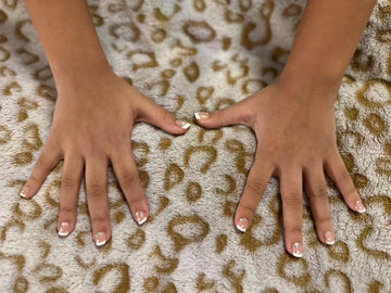 Uñas Kawyehu con diseño floral: estilo adorable para fiestas