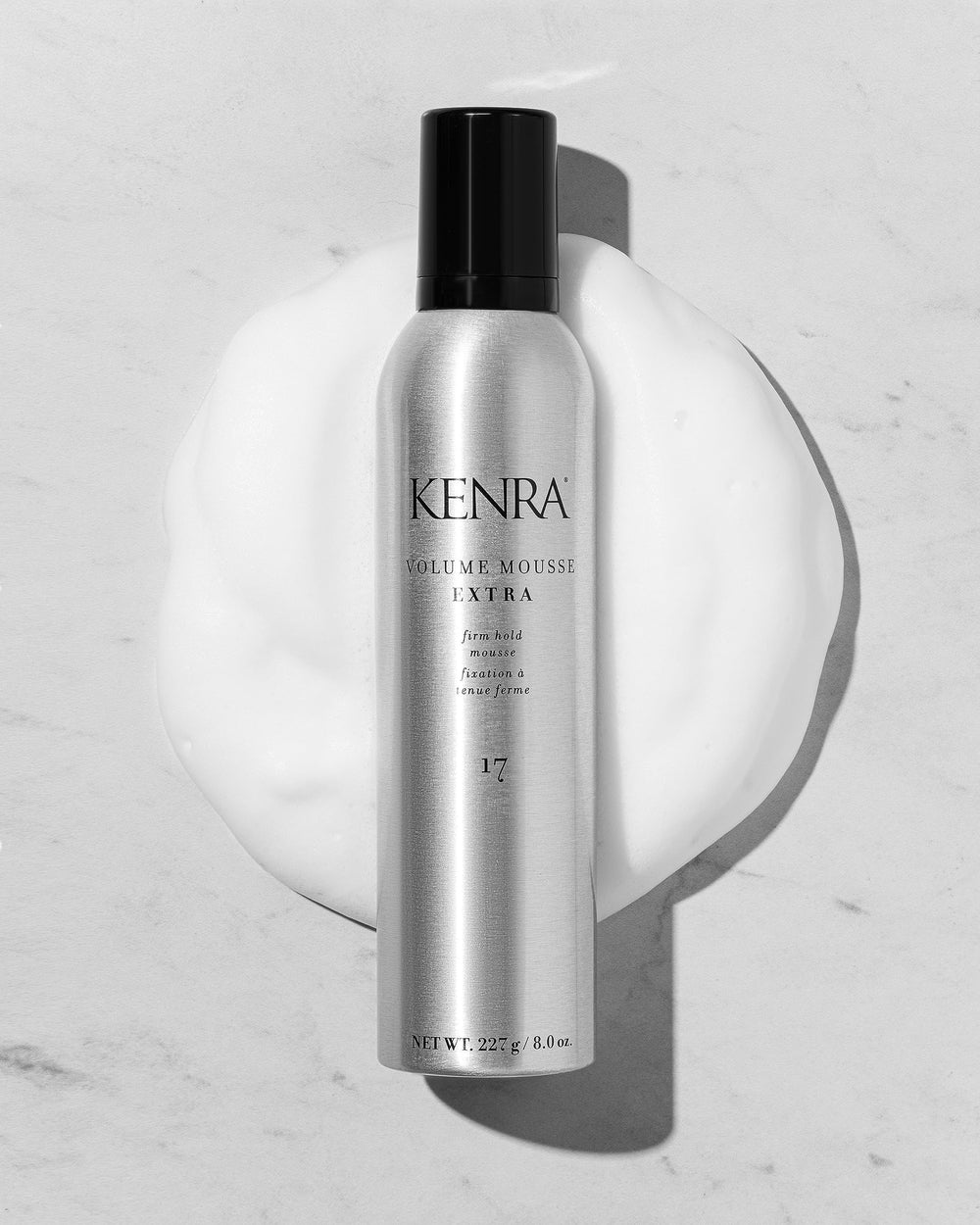 Kenra Volume Mousse Extra 17, protección térmica de hasta 450 °F durante el peinado.