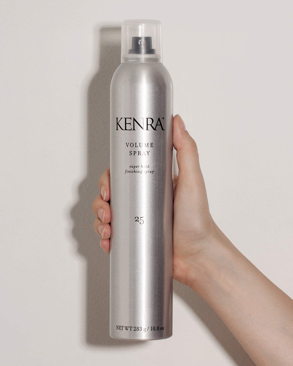 Kenra Volumen Spray tapón y boquilla fáciles de limpiar para uso diario.