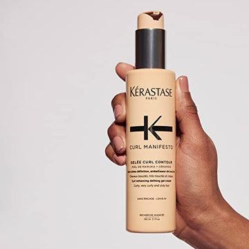 Uso recomendado de Kerastase Curl Manifesto para rizos de todo tipo con brillo.