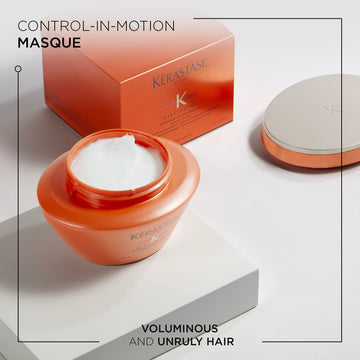 Kerastase Oleo-Relax aplicación en medios y puntas para control del frizz.