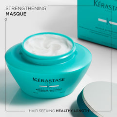 Aplicación de Kerastase Resistance Extentioniste facilita distribuir la crema desde medios hasta puntas.
