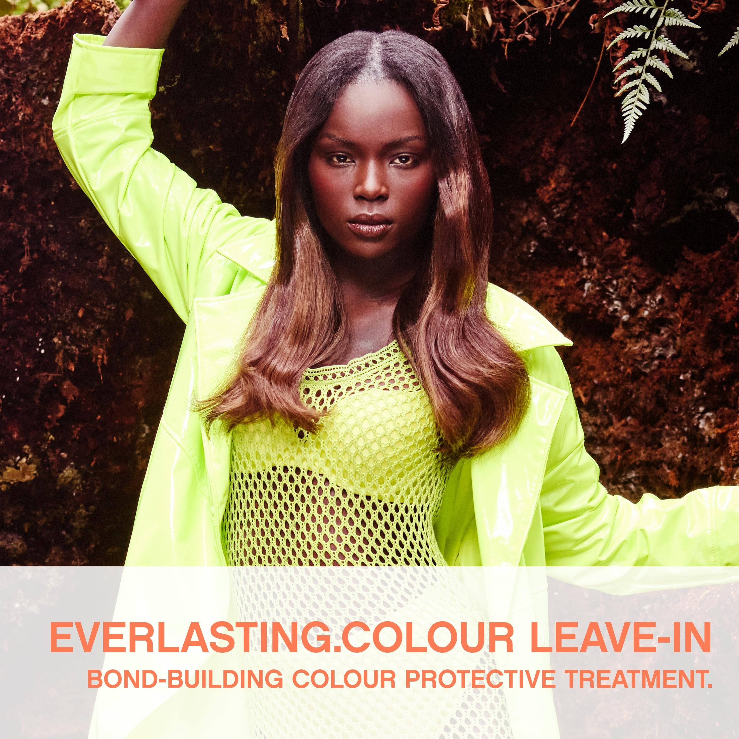 KEVIN.MURPHY EVERLASTING.COLOUR LEAVE-IN, aplicación en mano, ofrece reparación de enlaces y hidratación.