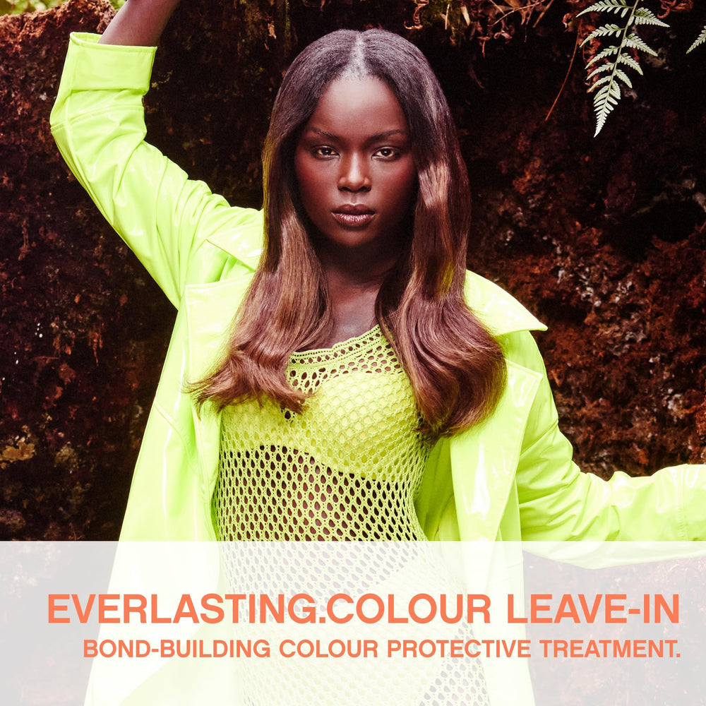 KEVIN.MURPHY EVERLASTING.COLOUR LEAVE-IN, aplicación en mano, ofrece reparación de enlaces y hidratación.
