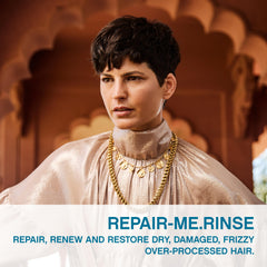 Repair-Me.Rinse, textura cremosa en la mano para hidratar y desenredar.