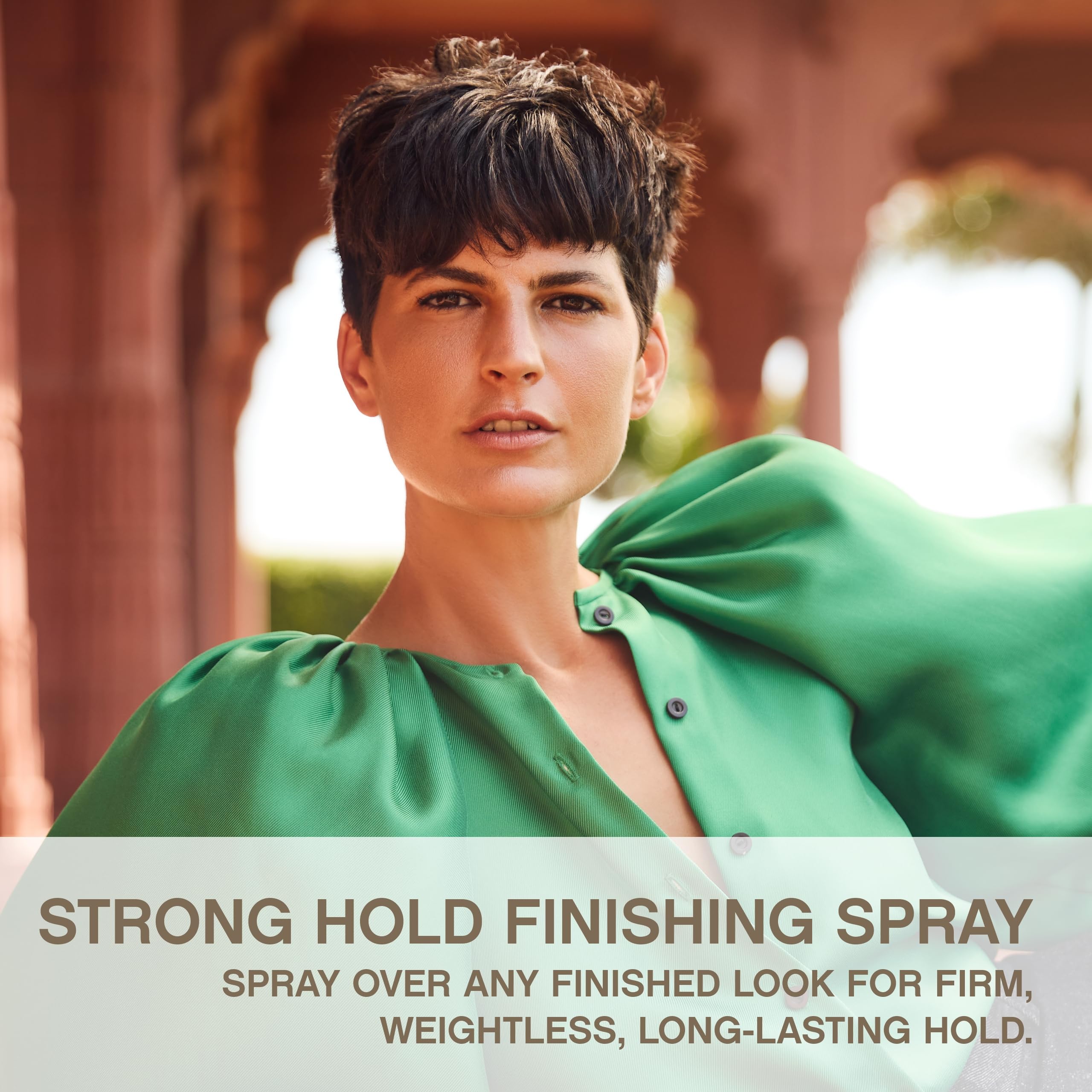 Aplicación del spray Kevin Murphy para fijación rápida y precisa