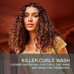 Espuma suave al aplicar KEVIN.MURPHY Killer.Curls Wash para definir rizos sin resecar