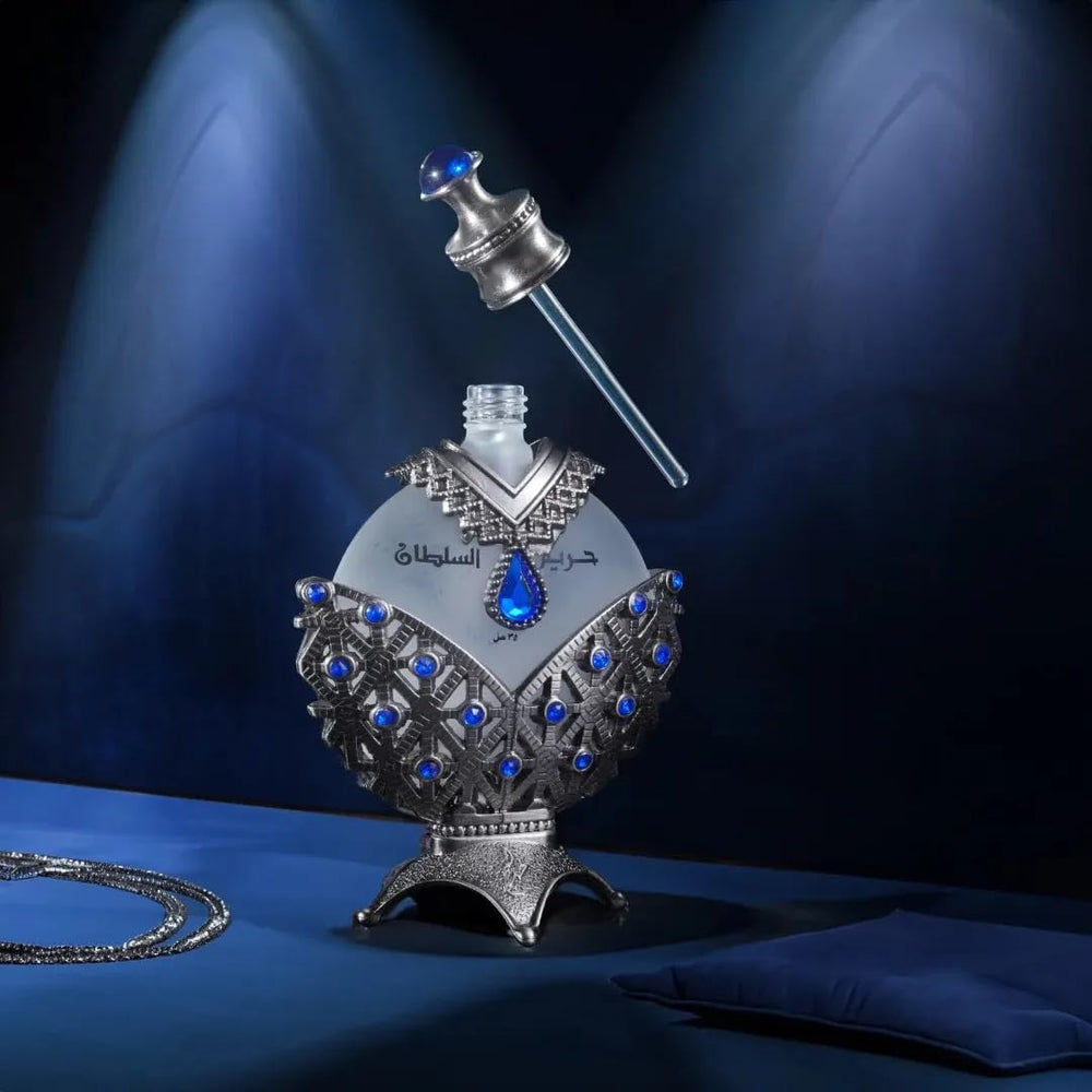 KHADLAJ Hareem Al Sultan Blue escena: ambiente versátil para noches.
