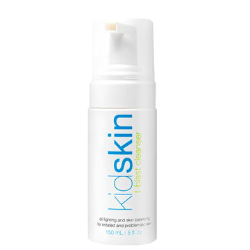 Kidskin T-Blast espumoso limpiador facial para piel propensa al acné.