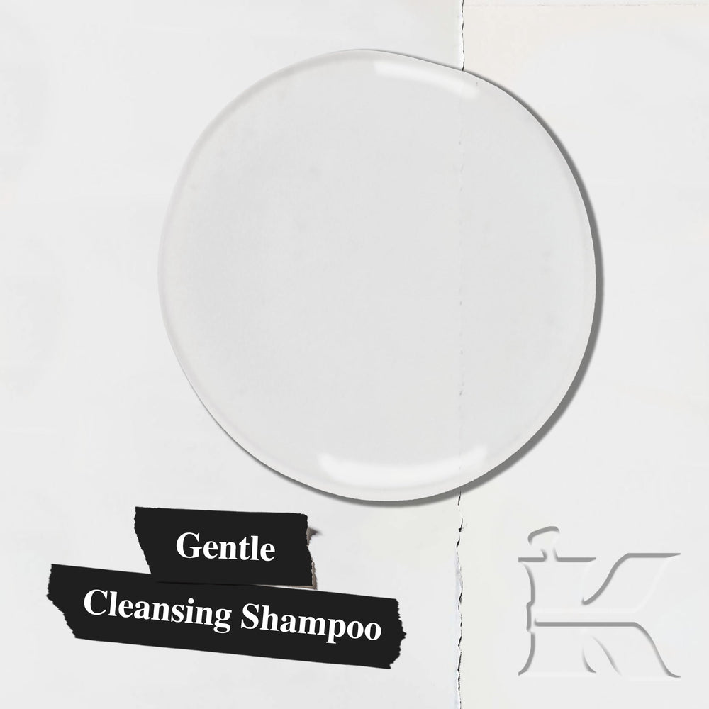 Espuma cremosa de Kiehl's Aminoacidos Shampoo limpia con suavidad.
