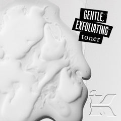 Kiehl's Tonico Leche Exfoliante aplicado con disco de algodón facilita el uso diario.
