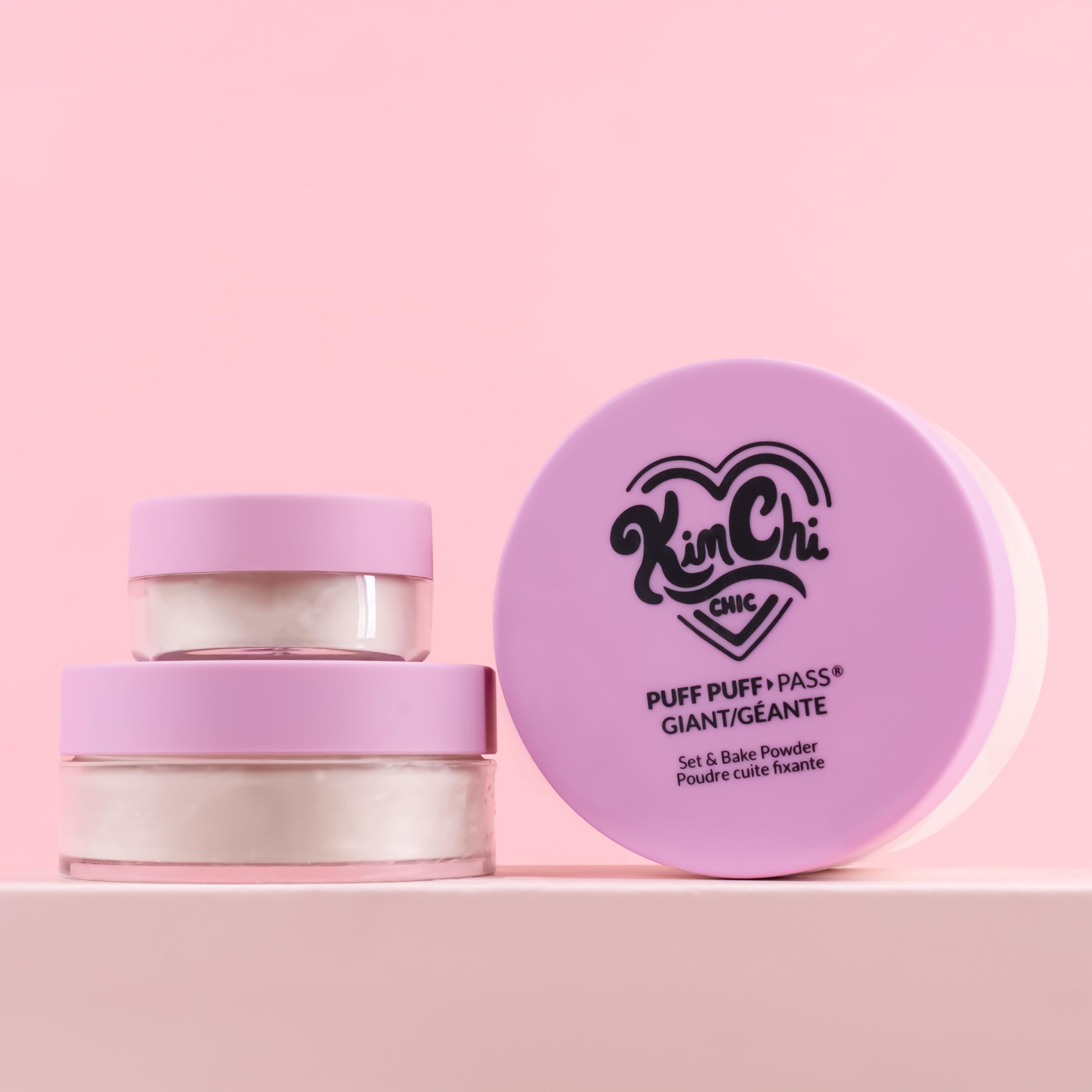 Kimchi Chic aplicación con esponja y puff para retoques fáciles.