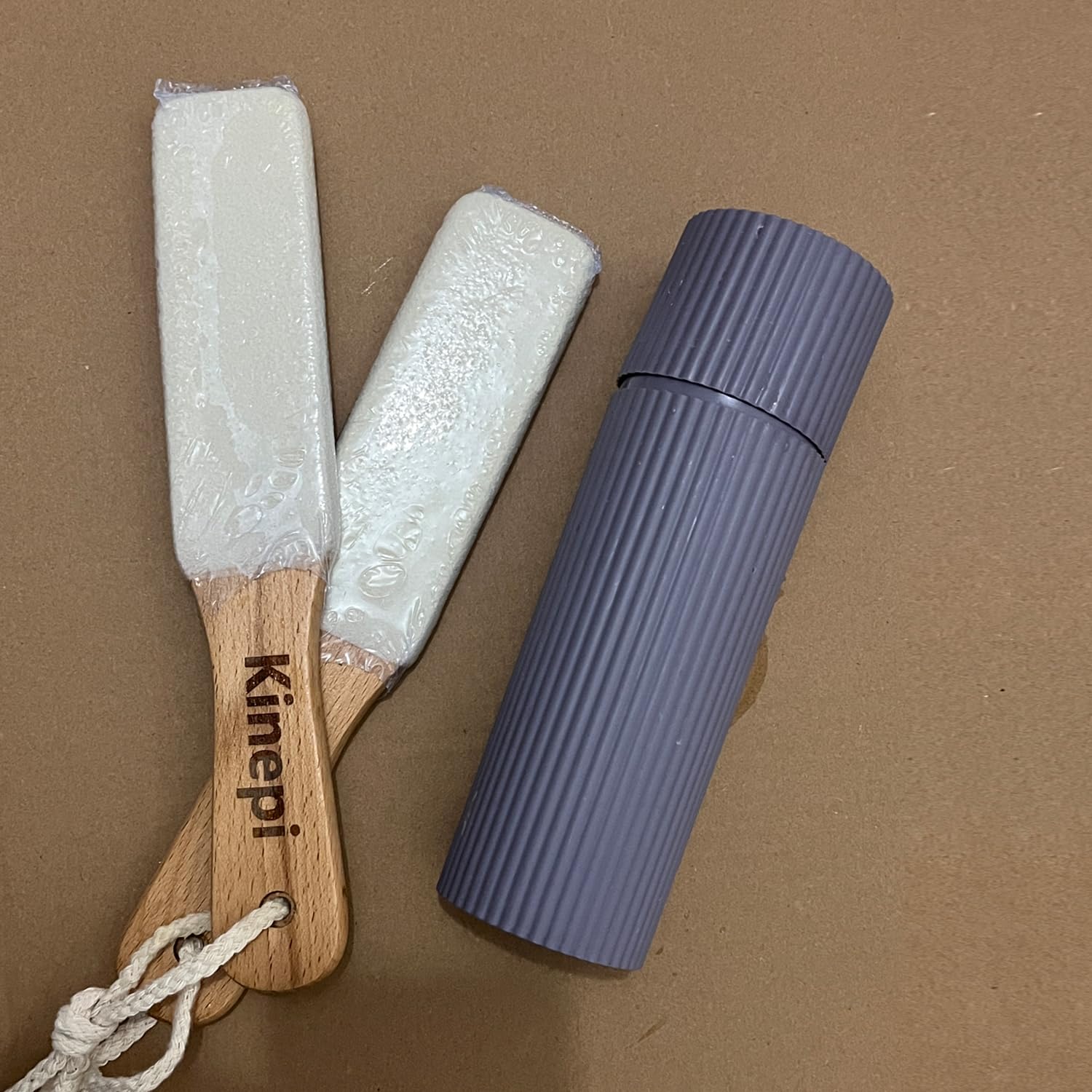 Kinepi uso en ducha para pedicure rápido y limpio.