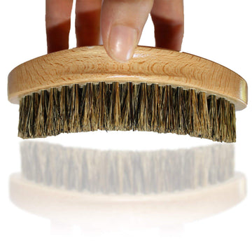 Kingston Grooming Co. Cepillo para barba, suaviza pelos y previene tirones.