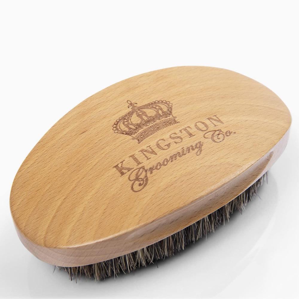 Kingston Grooming Co. Manija ergonómica para cepillado cómodo y controlado.