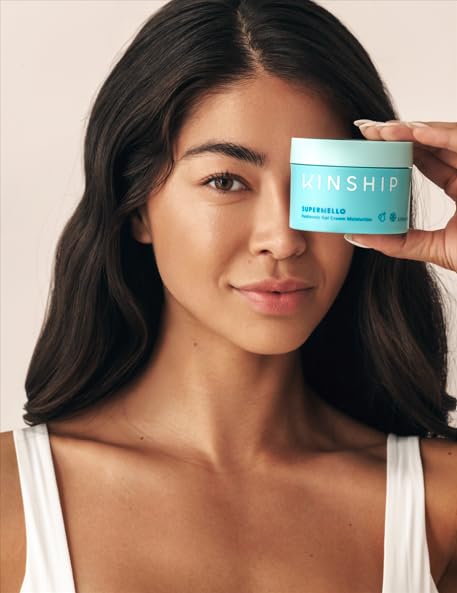 Kinship Supermello puede reducir enrojecimiento con uso regular y suave.