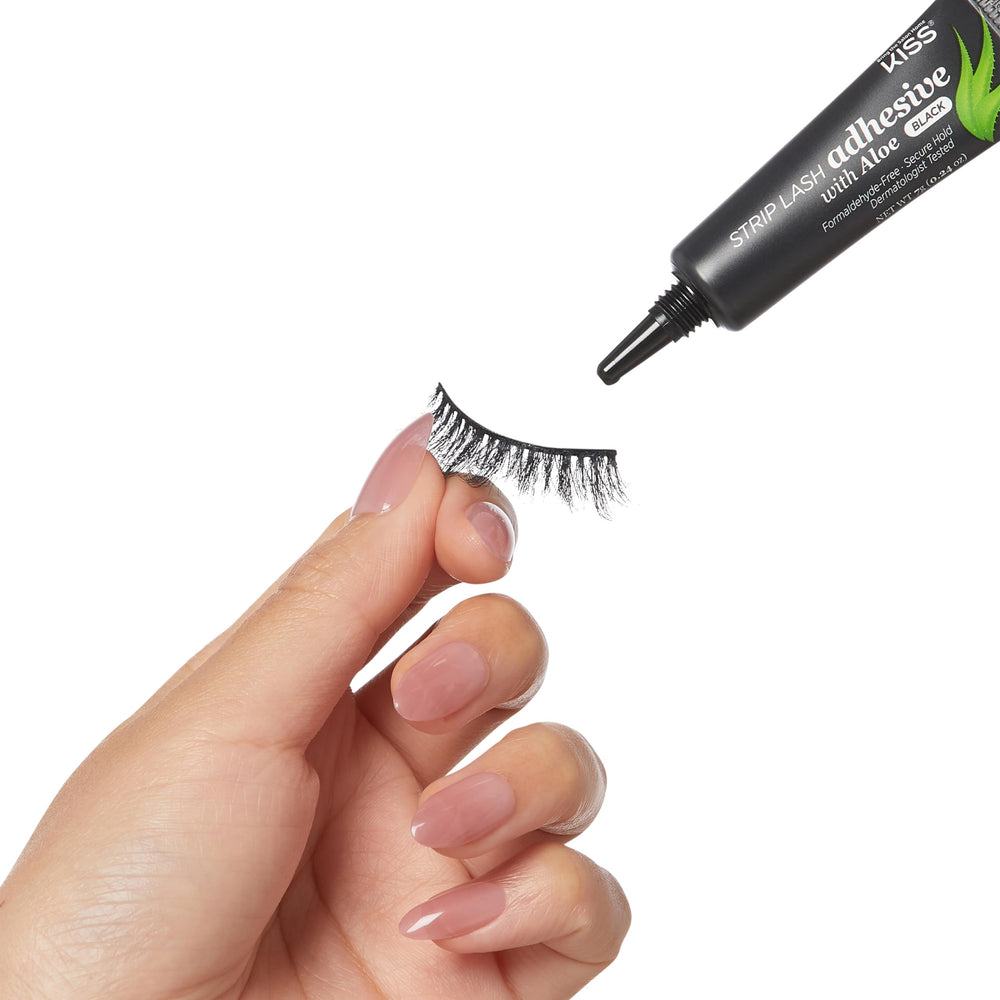 KISS adhesivo con látex; ofrece fijación firme para pestañas.