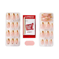 Uñas medias en forma ataúd con punta Frances dorada por KISS imPRESS.