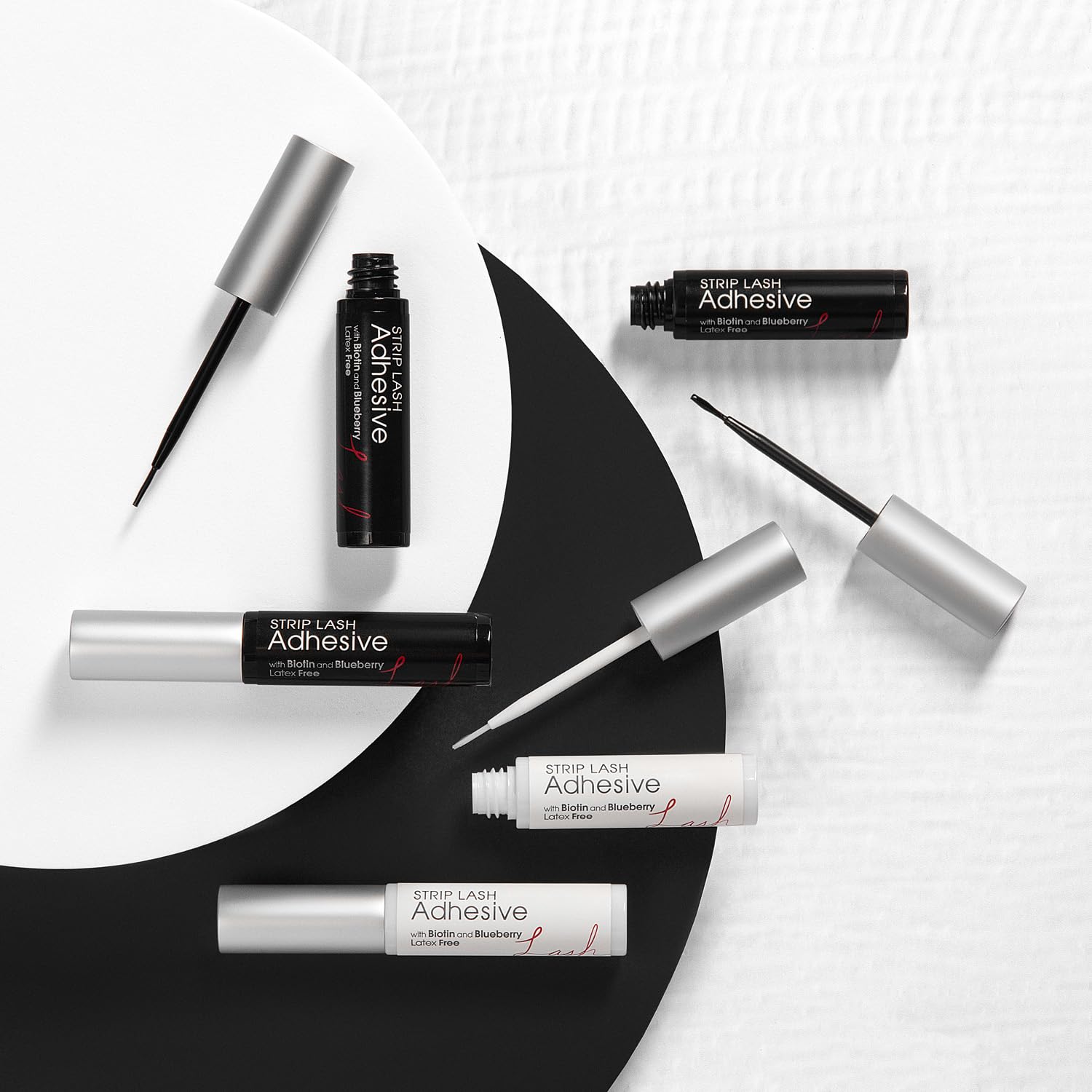 KISS Lash Couture: enriquecido con extracto de arandano para cuidado suave.