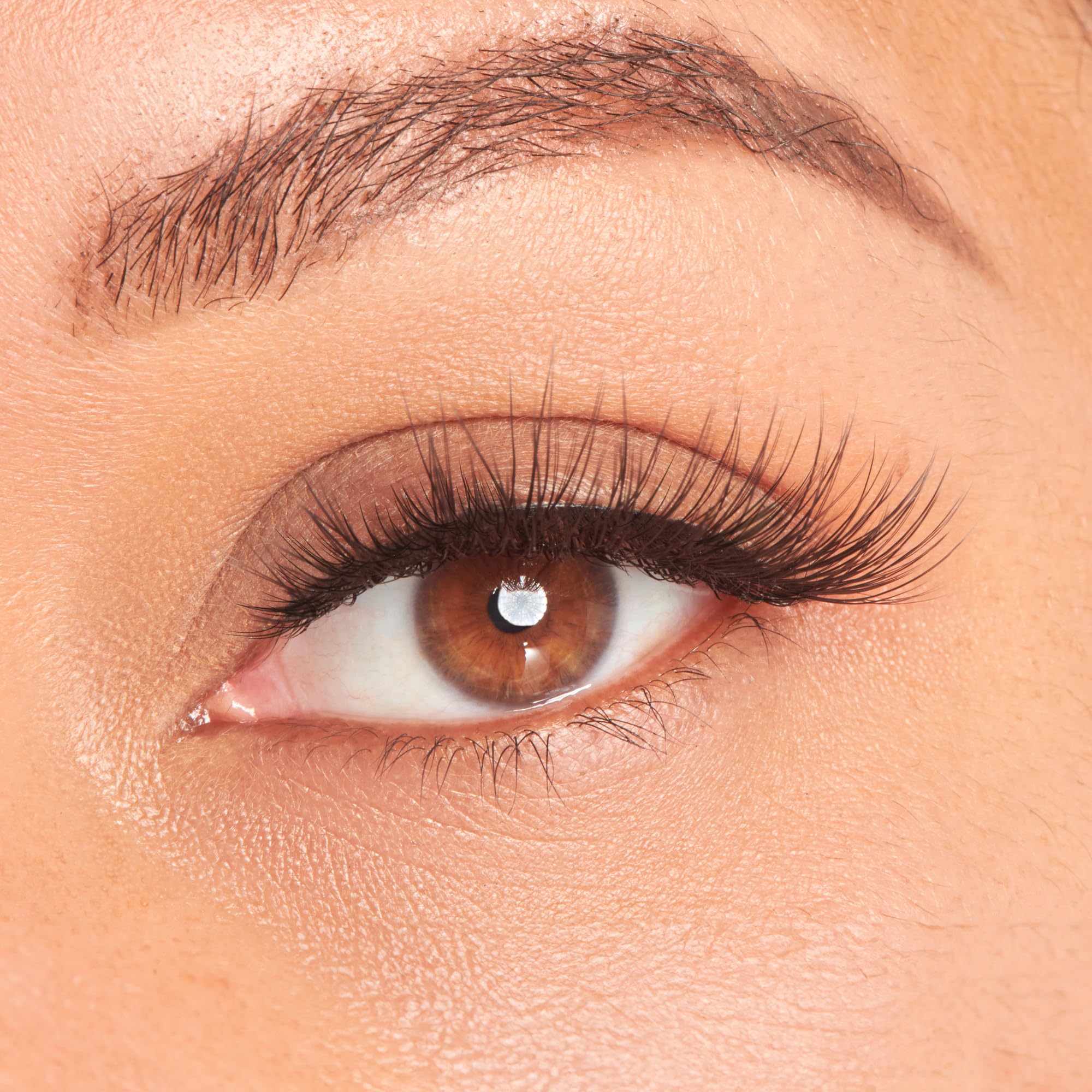 KISS Lash Couture Naked Drama Ruffle, compatible con adhesivo de pestañas para fijación fiable.