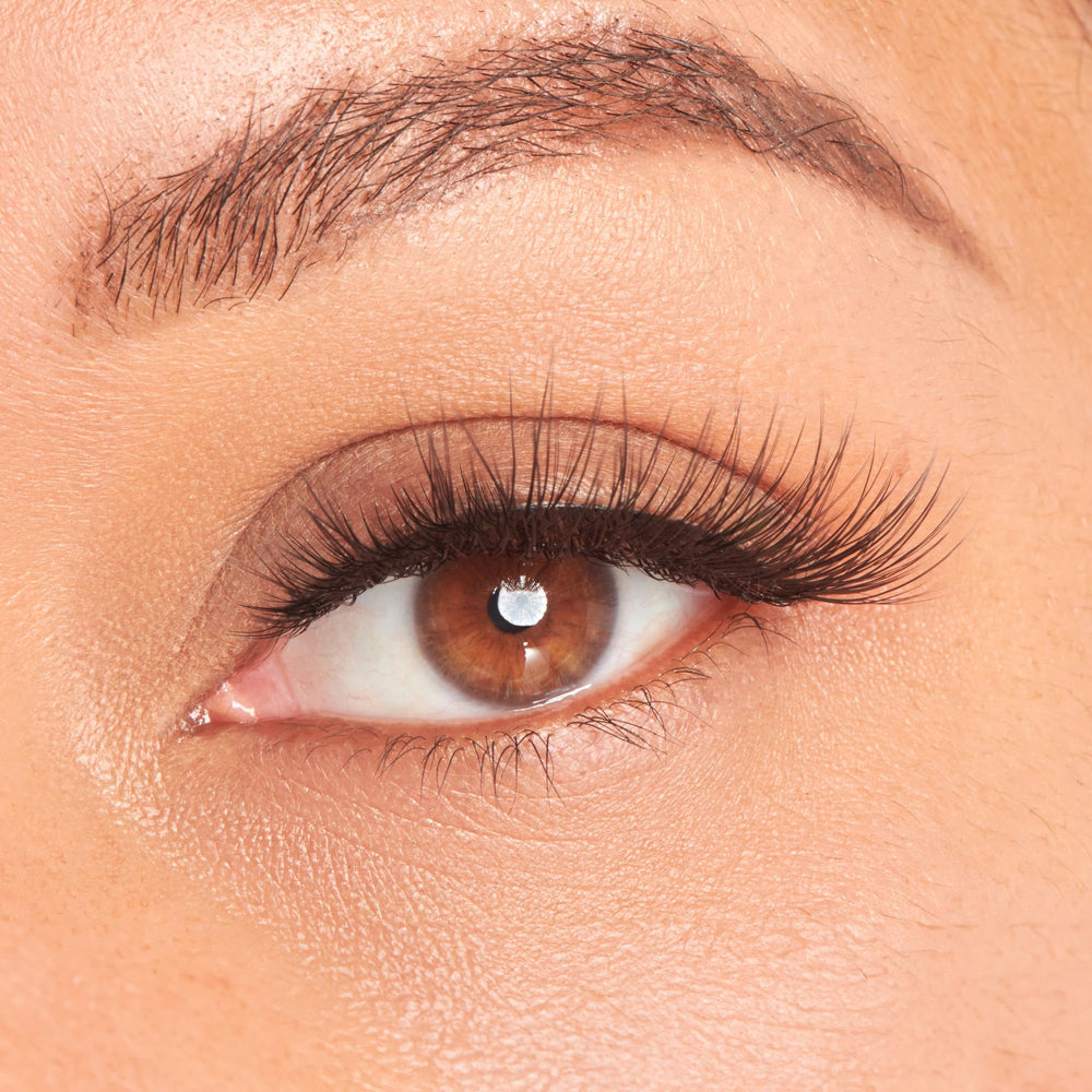 KISS Lash Couture Naked Drama Ruffle, compatible con adhesivo de pestañas para fijación fiable.