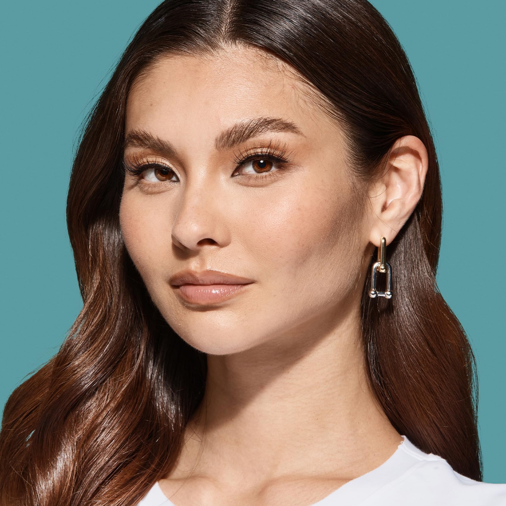 KISS Lash Couture: adhesivo sin latex para piel sensible.