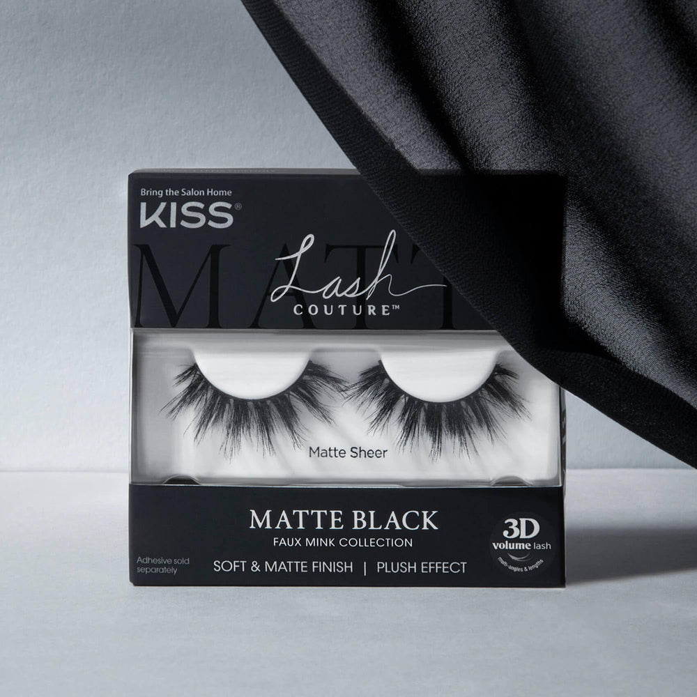 Pestañas KISS negro mate con adhesión óptima para fijación estable.