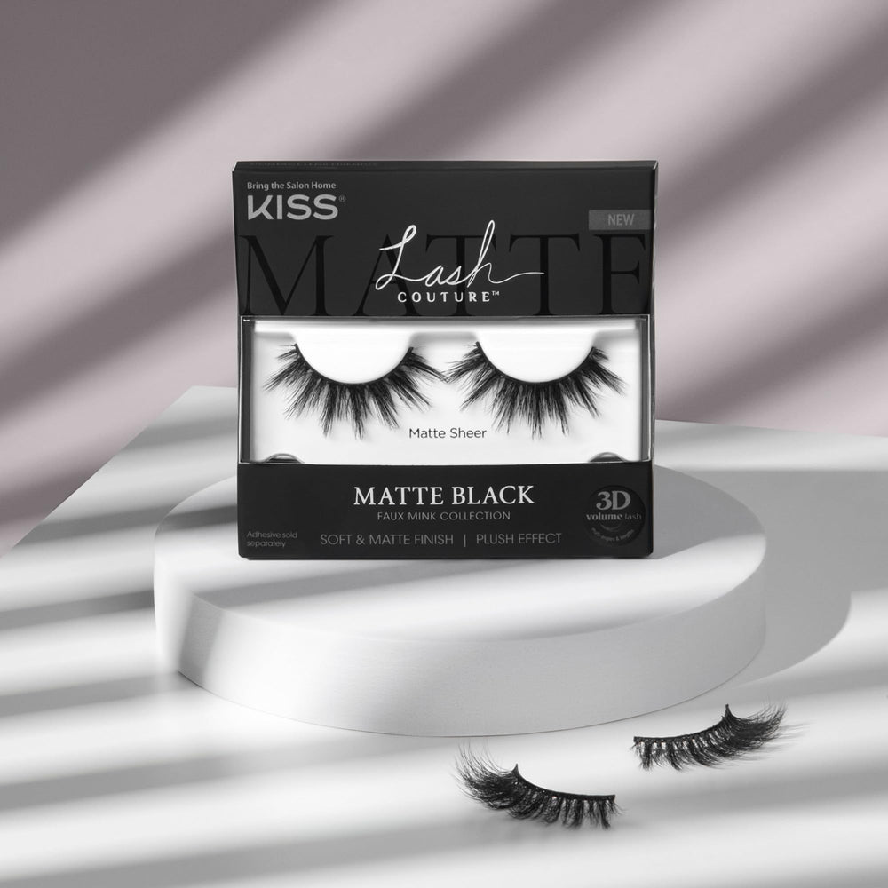 Pestañas KISS negro mate con densidad glamorosa para un impacto visual.