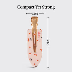 Kitsch clip para maquillaje mantiene el cabello apartado durante la rutina.