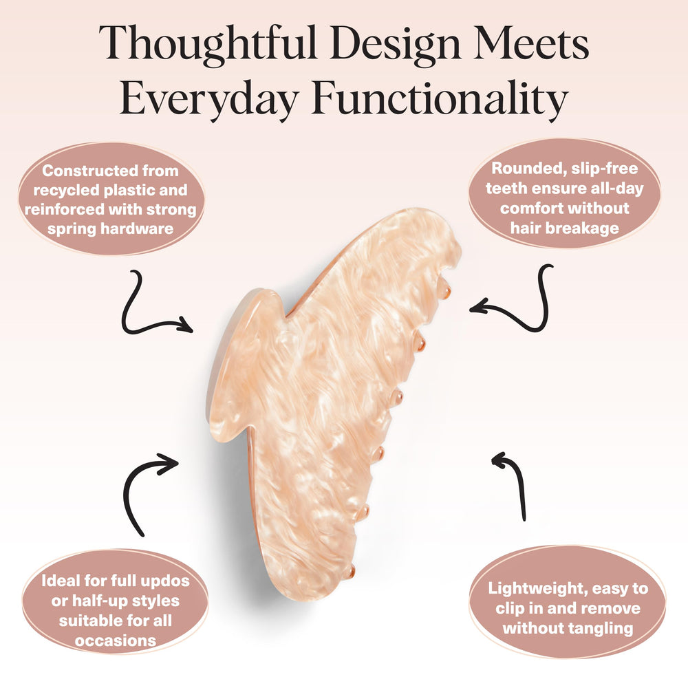 Garra de mármol Kitsch, estilo y sujeción para looks diarios.
