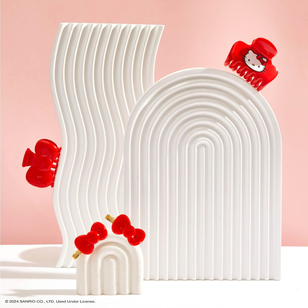 Kitsch Hello Kitty pinza detalle abombado, ideal para looks diarios