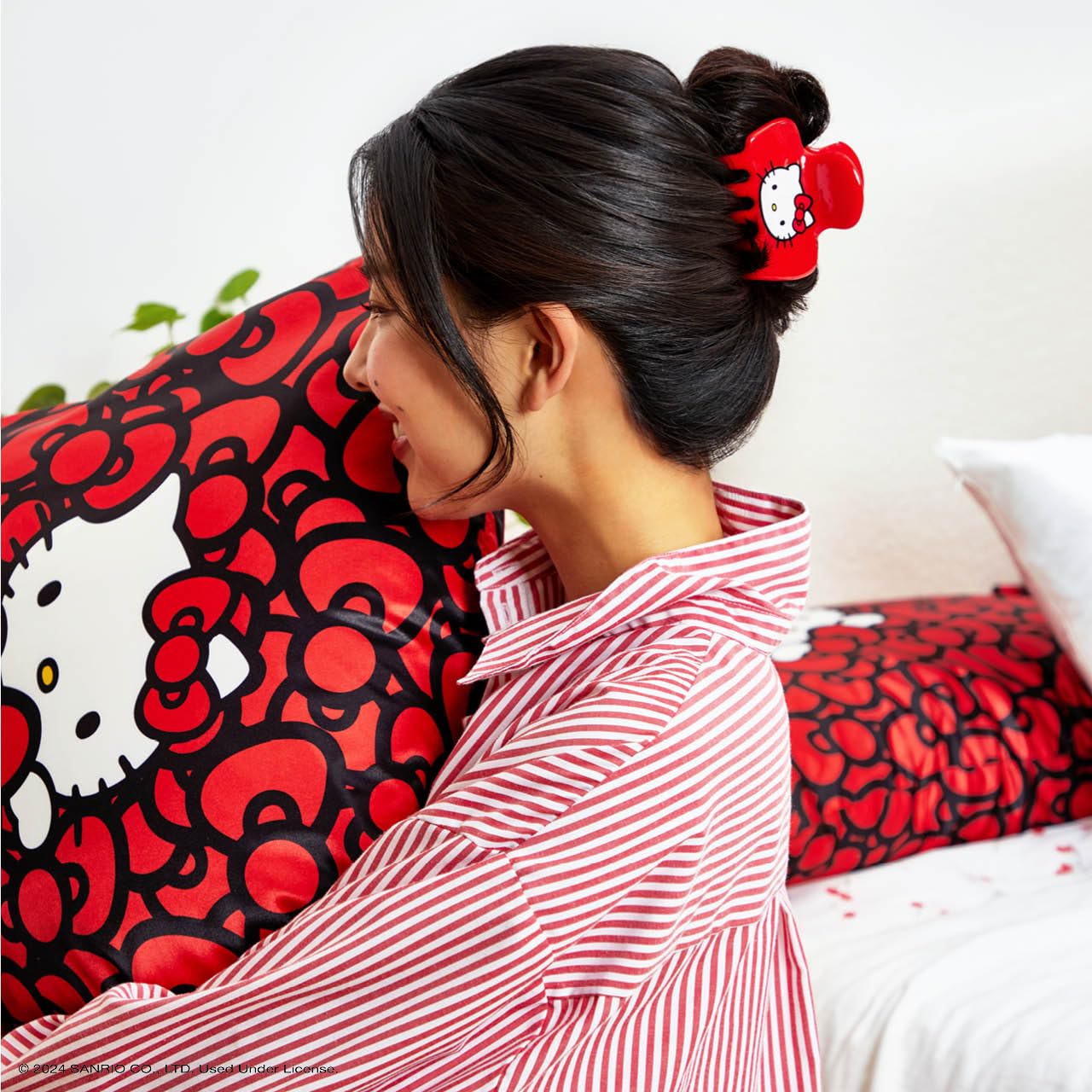 Kitsch Hello Kitty pinza reciclada, moda sostenible para tu look