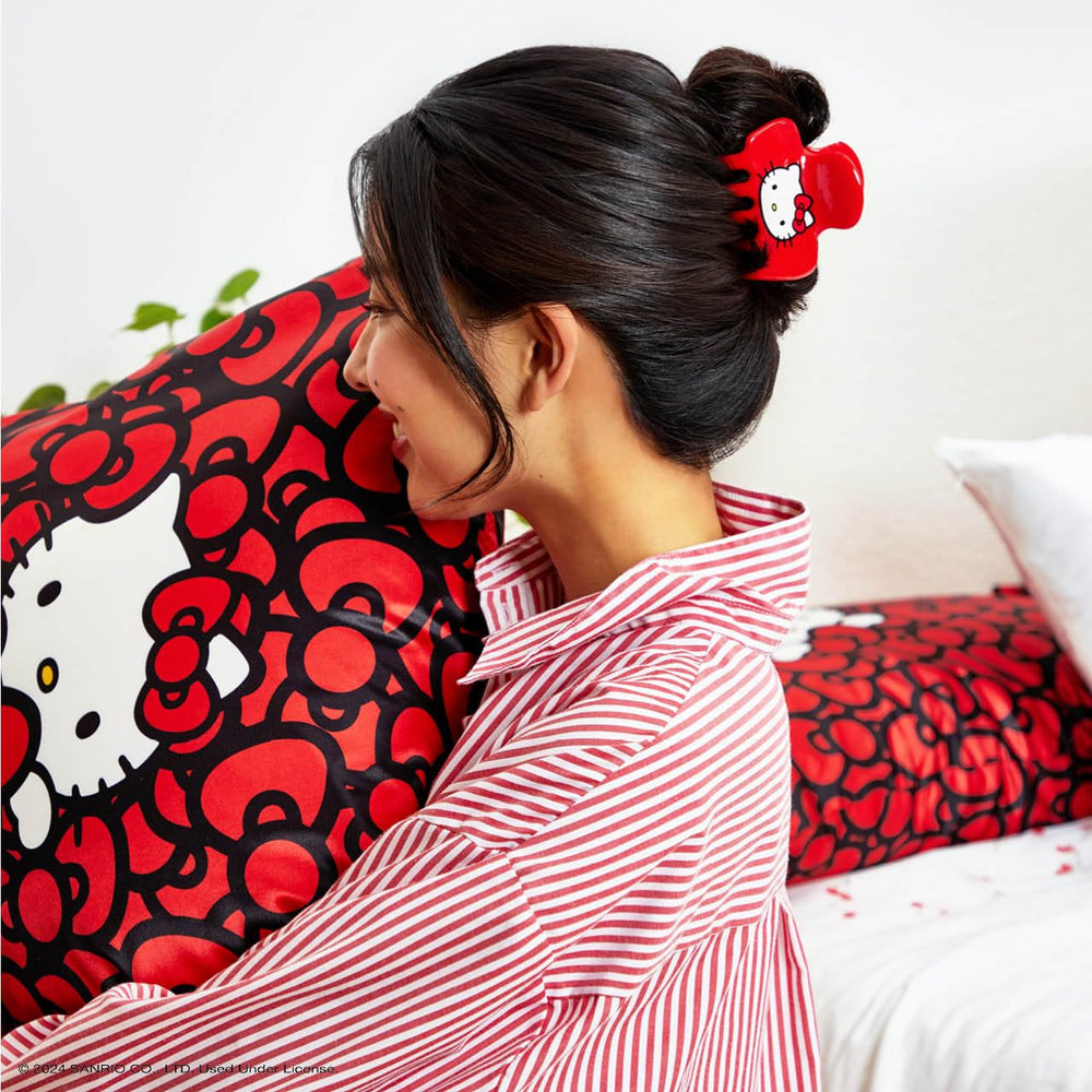 Kitsch Hello Kitty pinza reciclada, moda sostenible para tu look