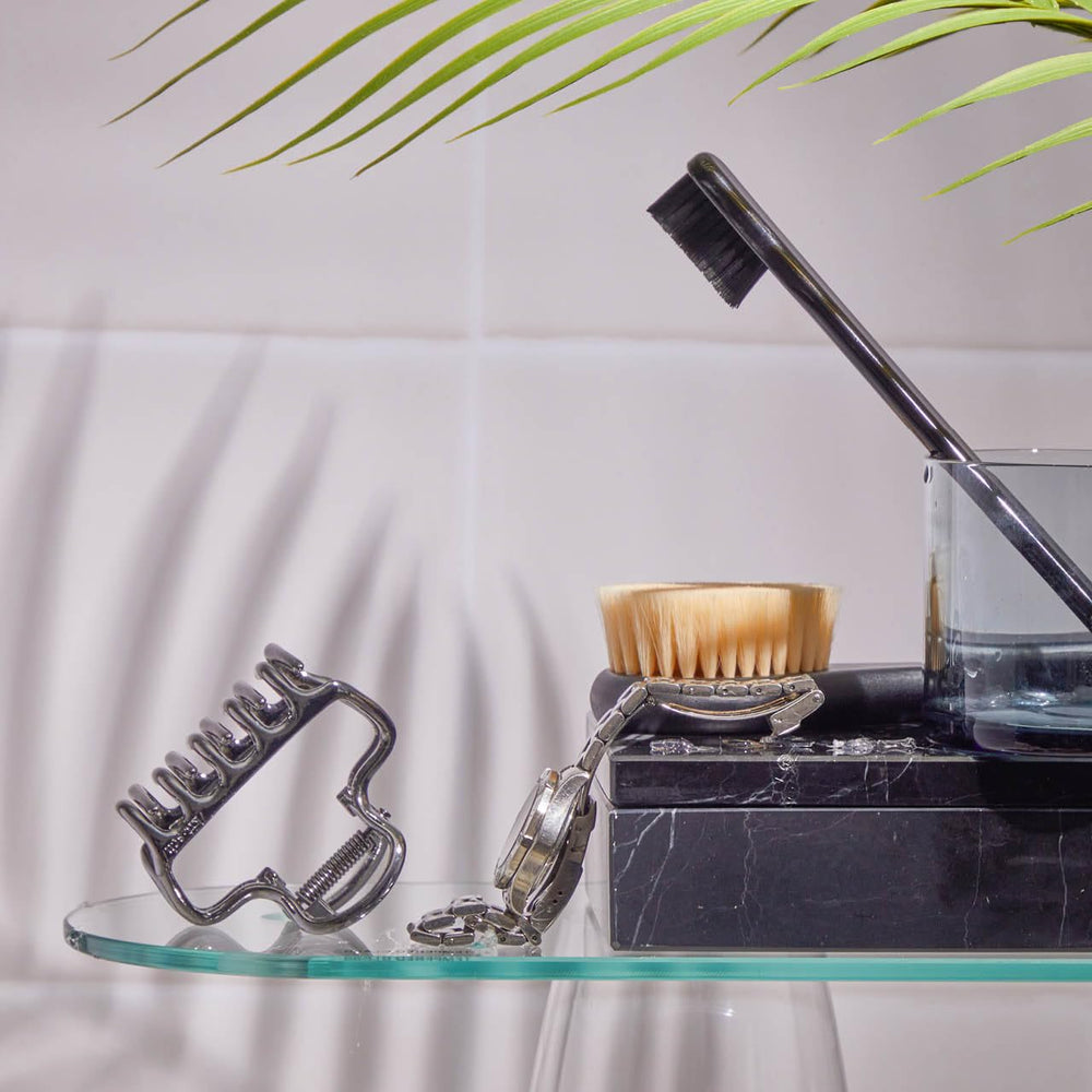 Kitsch clip en evento, estiliza rápidamente sin esfuerzo.