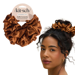 Kitsch scrunchie de satén reciclado con volantes camel para un estilo suave