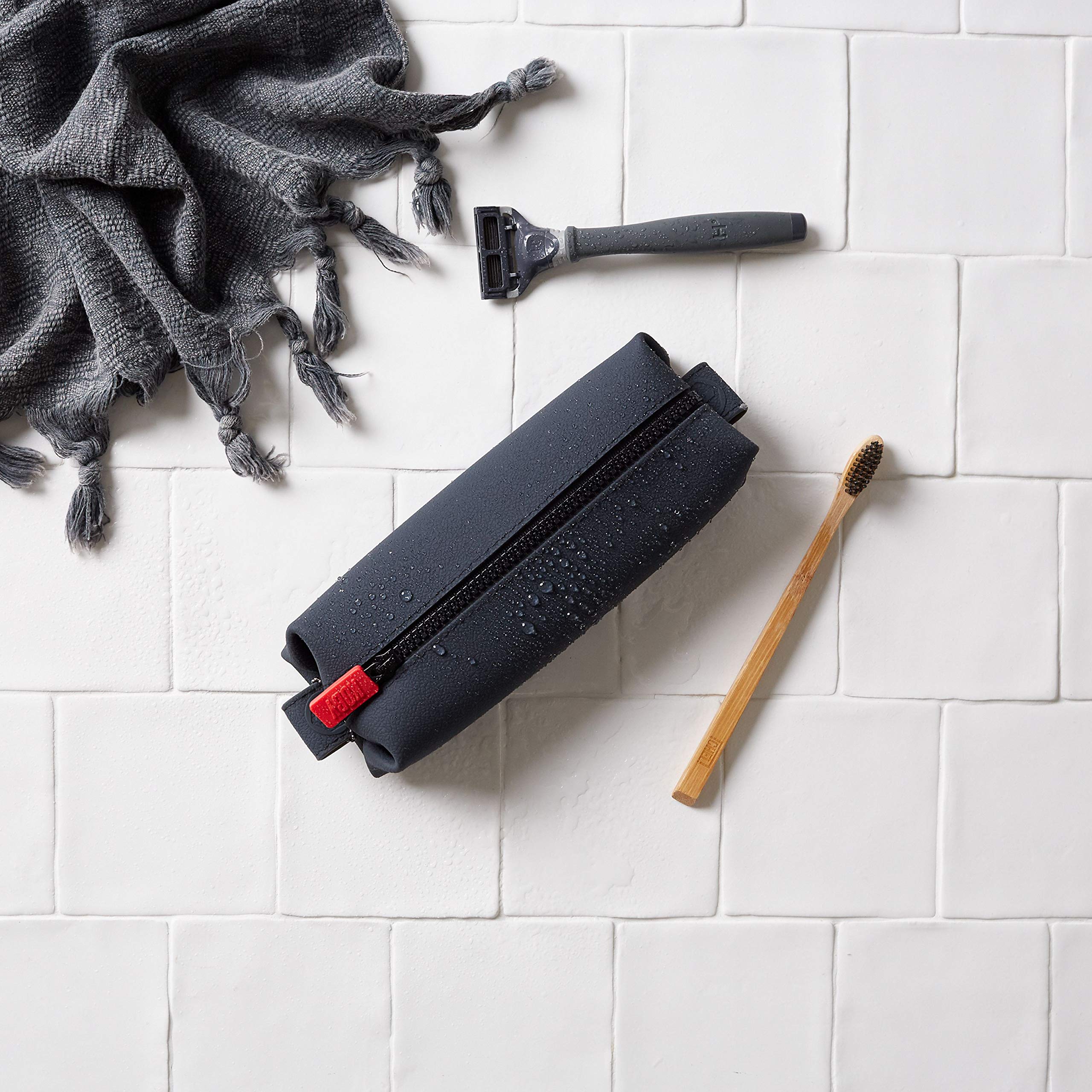 TOOLETRIES Koby Mini: trousse légère avec fermeture fiable et rangement des essentiels.