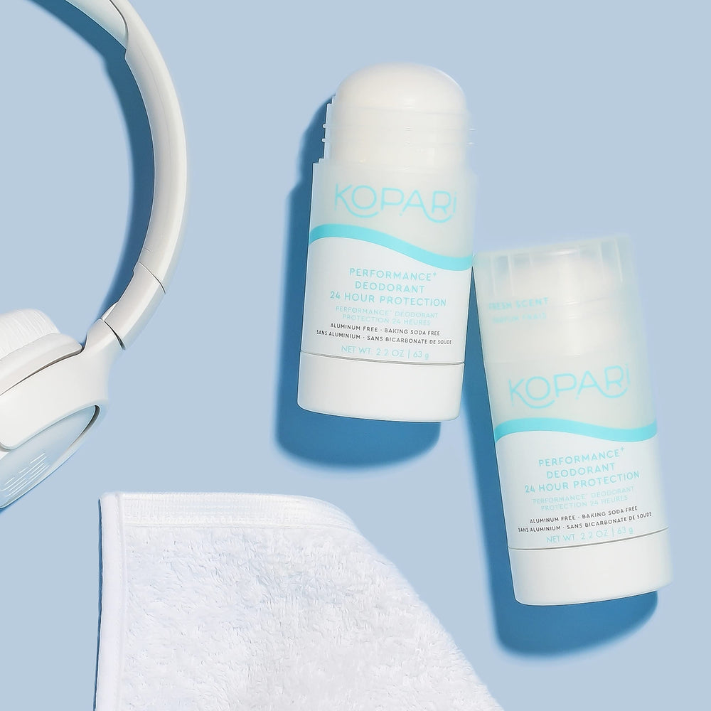 Kopari Performance Plus con aceite de coco, cuidado suave para axilas.