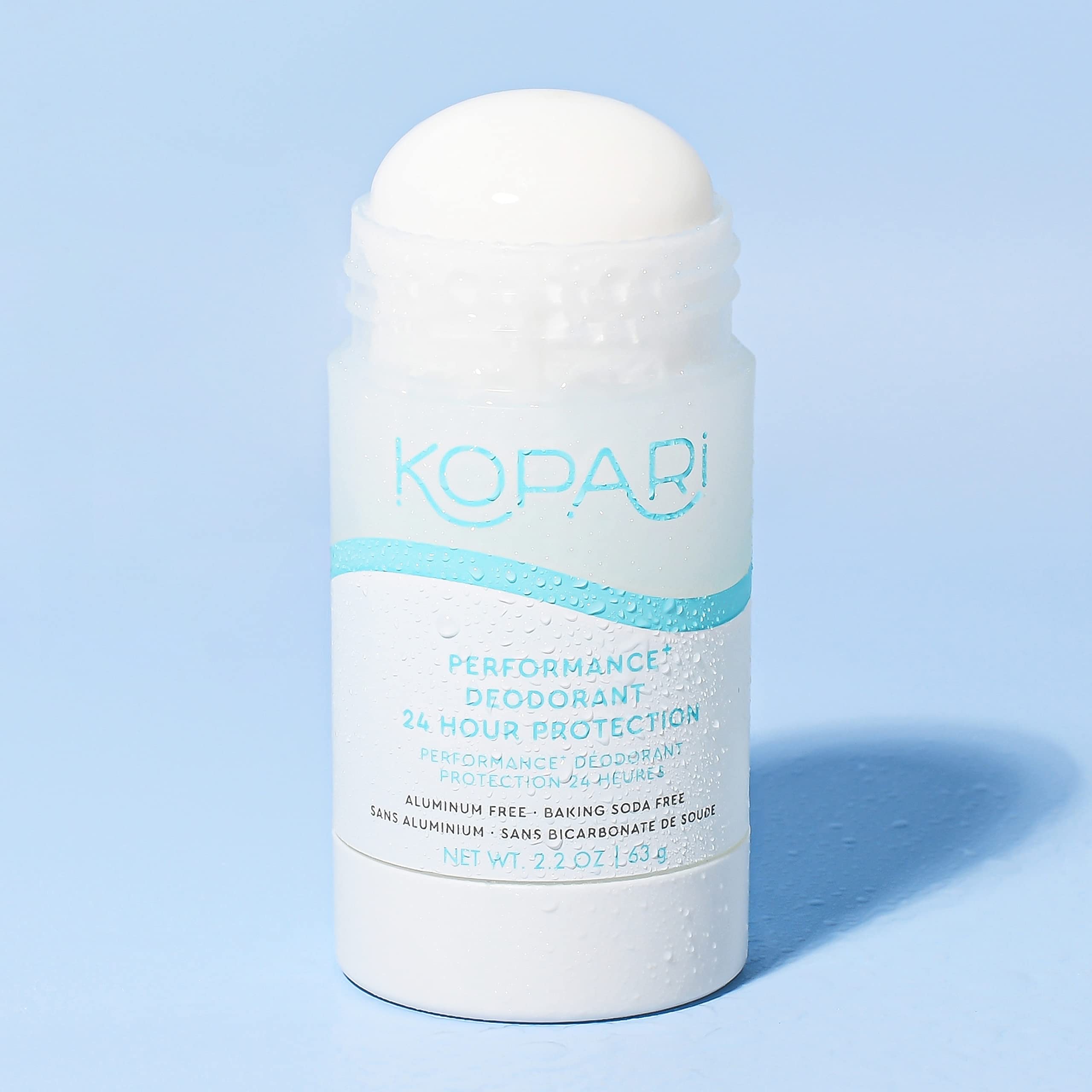Kopari Performance Plus, envase compacto sin aluminio, ideal para llevar.