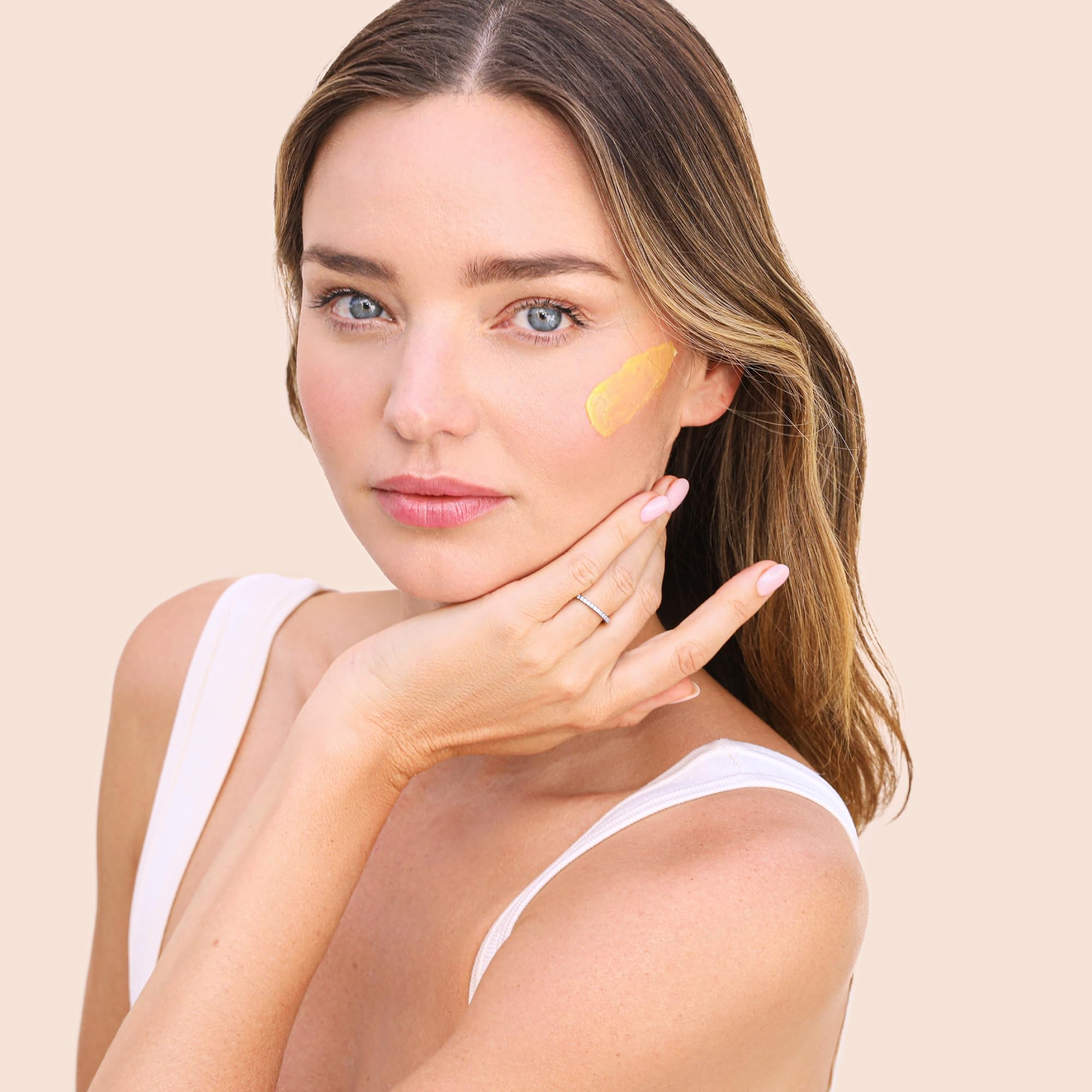 KORA Organics Turmeric Glow uso diario mañana y noche para hidratación