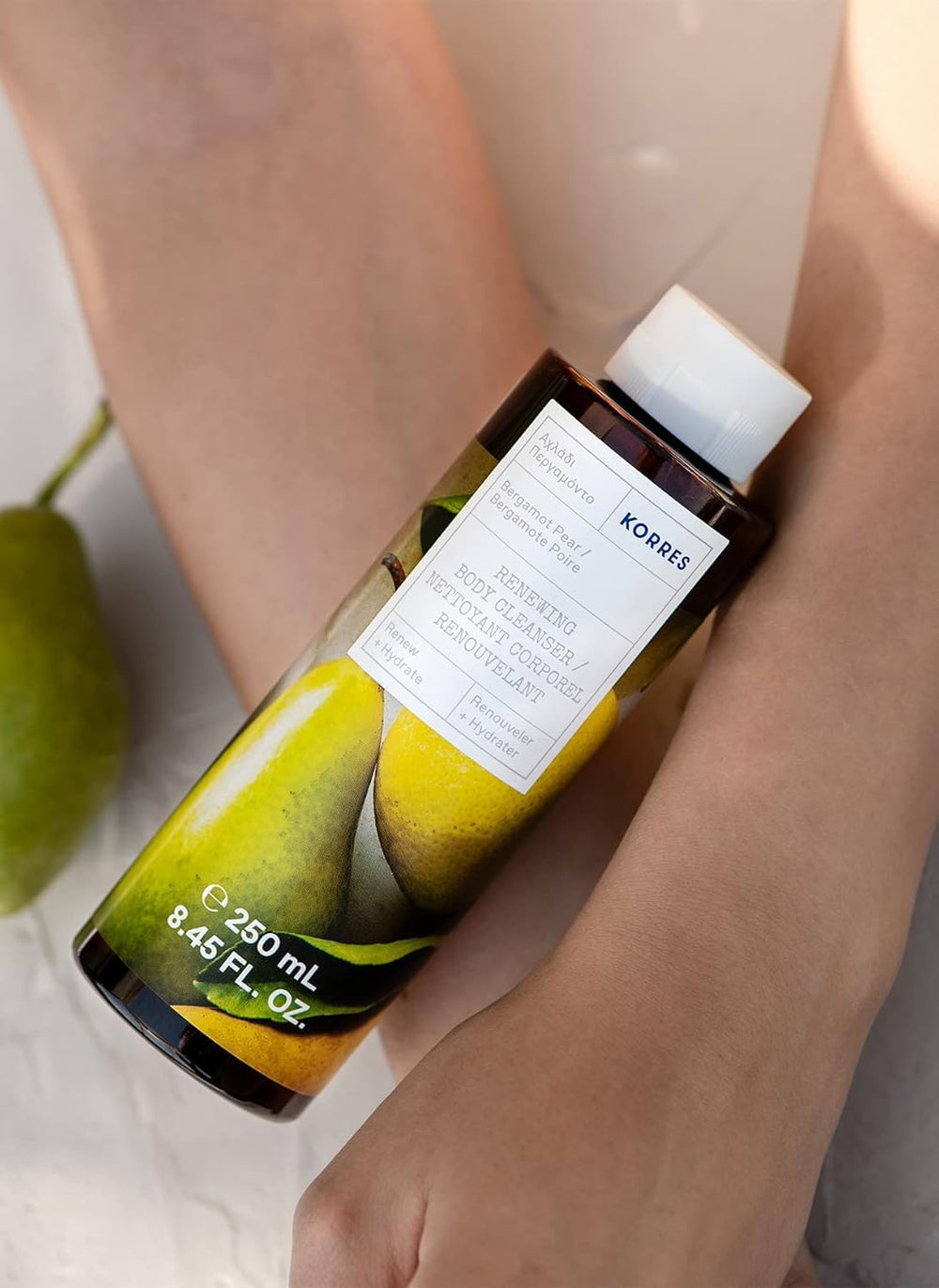 KORRES Limpiador Corporal Renovador, vertido: genera espuma cremosa para duchas diarias.