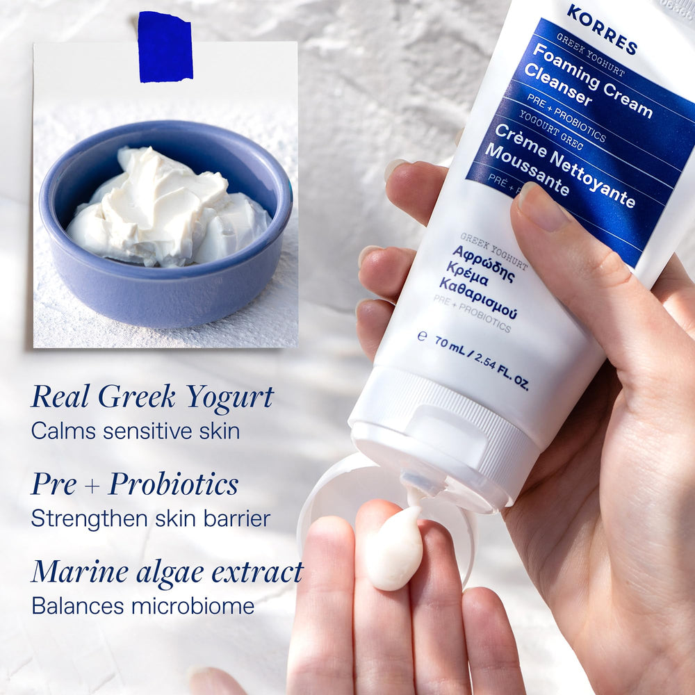 Korres limpiador facial: espuma rica al aplicar con la mano.