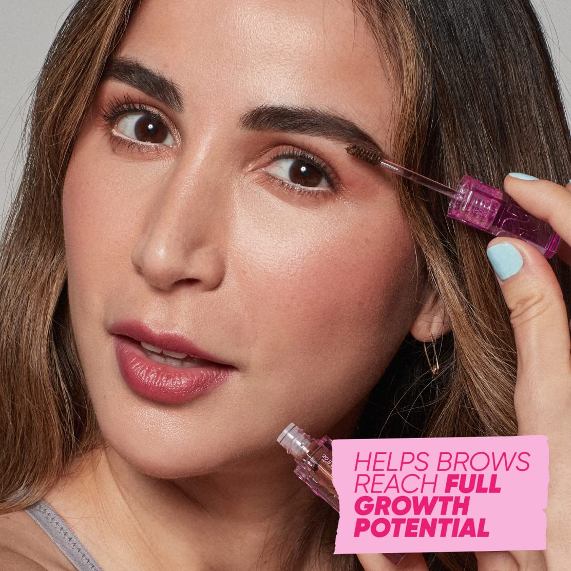 Kosas Air Brow Gel cuida cejas con activos nutritivos y aceite de ricino.