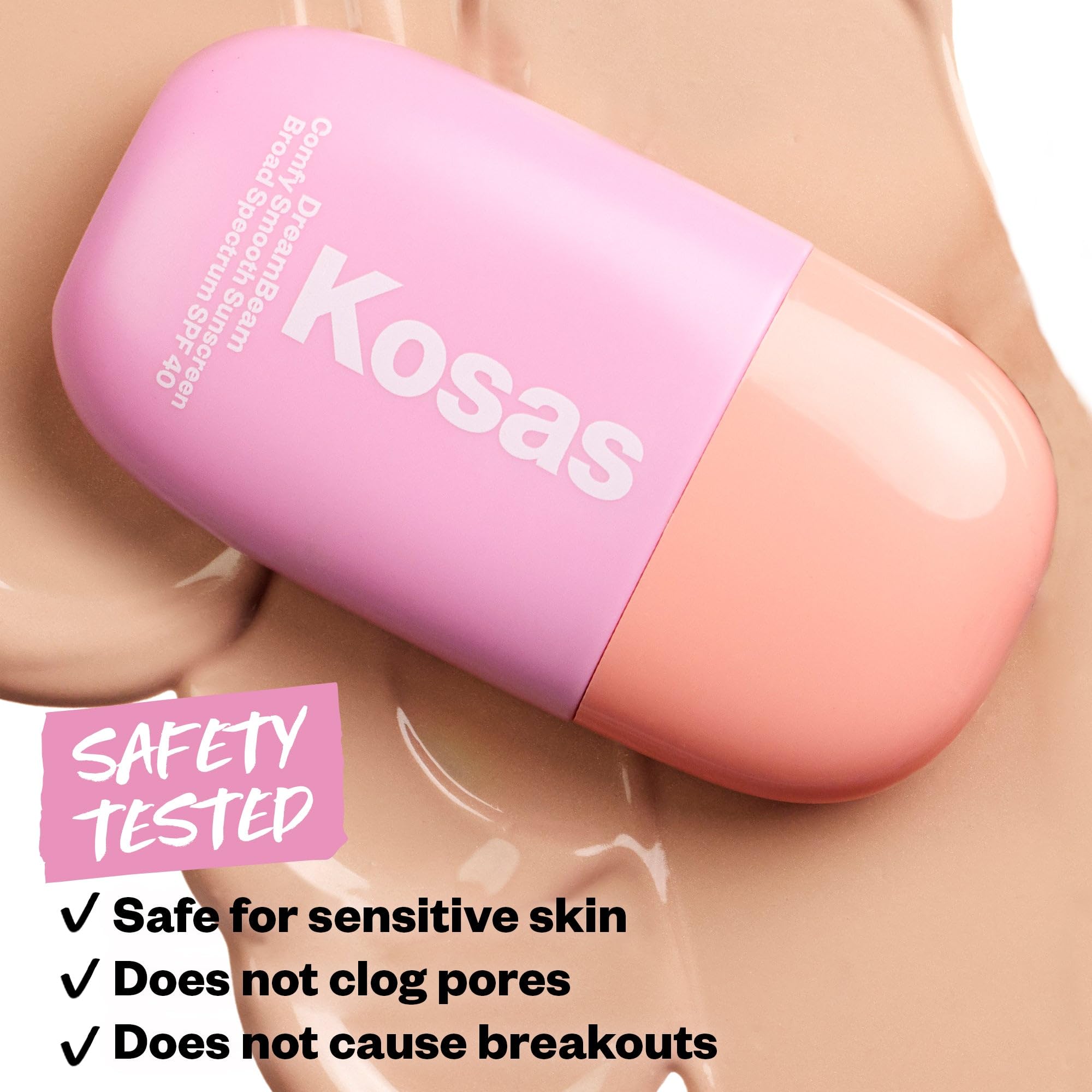 Aplicación de Kosas DreamBeam como base previa para maquillaje uniforme.