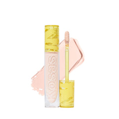 Kosas Revealer Concealer muestra cobertura media y aplicación suave con dedos