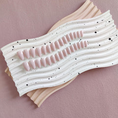 KQueenest diseño almendra corta en rosa polvoriento ideal para cualquier mano.