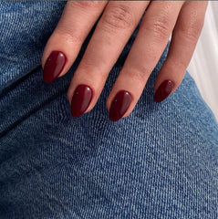 Uñas KQueenest almendra cortas pegadas, aspecto natural elegante.