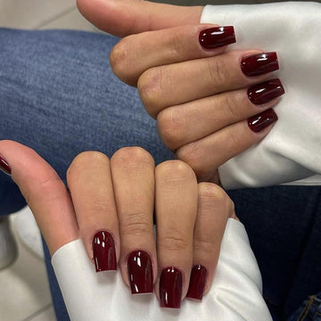 KQueenest uñas burdeos con textura acrílica real para un aspecto natural y duradero.