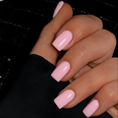 KQueenest uñas postizas rosa bebé en conjunto, ideal para combinar con atuendos suaves